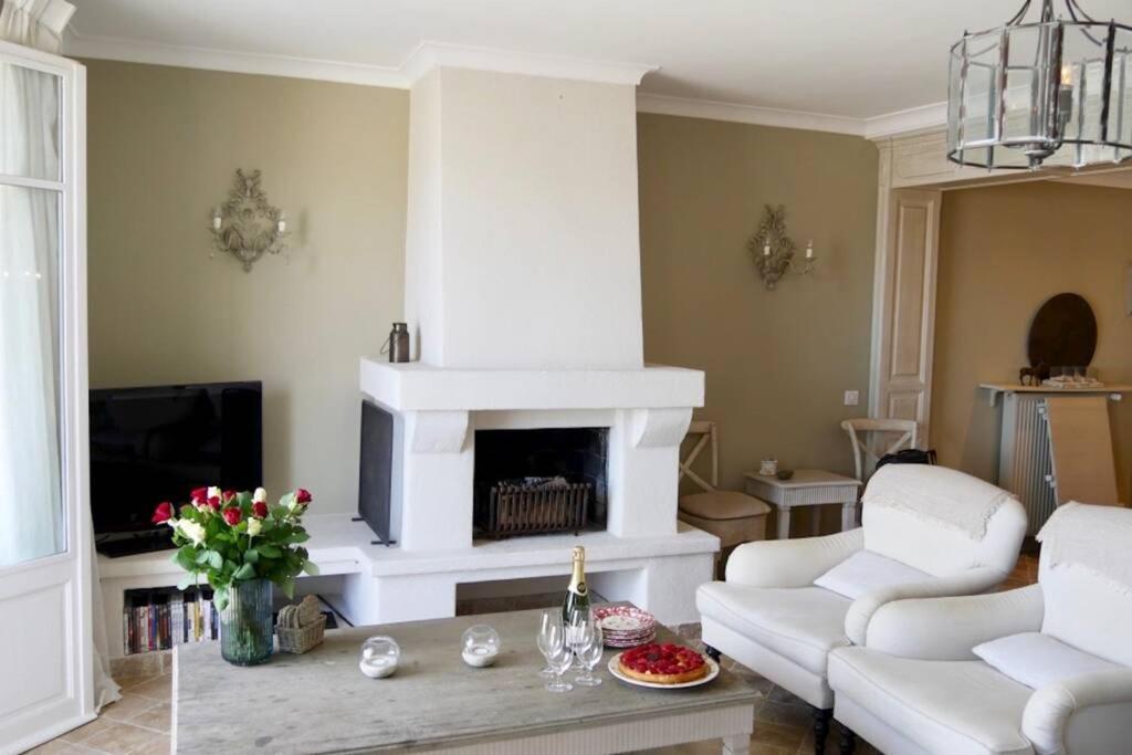 Bord De Mer - Ac, Wifi, Chic, Sea View, Beach 2 Minutes Walk Antibes Exterior foto